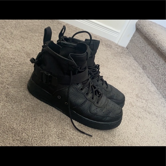 Nike sneakers - Picture 1 of 3